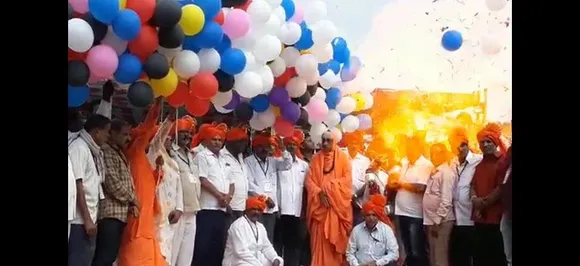Helium balloons explode in front of Karnatakaâ€™s Suttur Mutt, injures 4 people