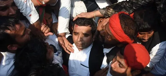 Police cane charge protesting Samajwadi supporters in Prayagraj, MP Dharmendra Yadav injured