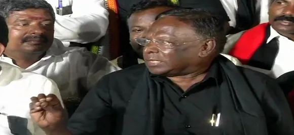 Puducherry CM V Narayanasamy 'temporarily' suspends 'dharna' outside Raj Nivas