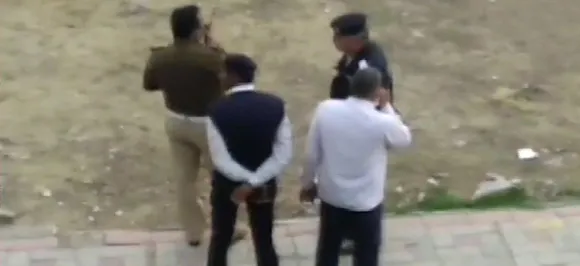 Firing near Akshardham Temple in Delhi, attacker nabbed by police