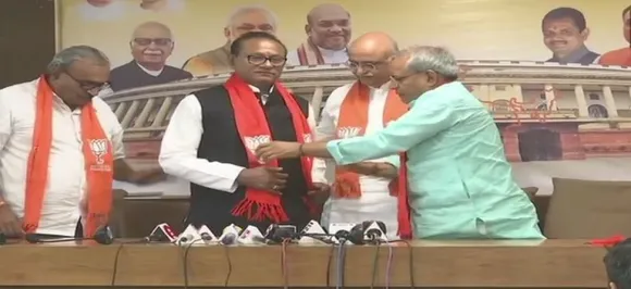 After Jawahar Chavda, Gujarat Congress MLA Purushottam Sawariya joins BJP