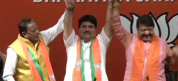 Mamata Banerjee fails to stop MLAs' exodus, Trinamool's Arjun Singh joins BJP 