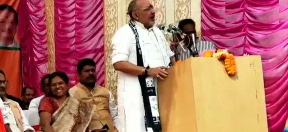 Giriraj Singh shares stage with Muzaffarpur shelter home case accused Manju Verma