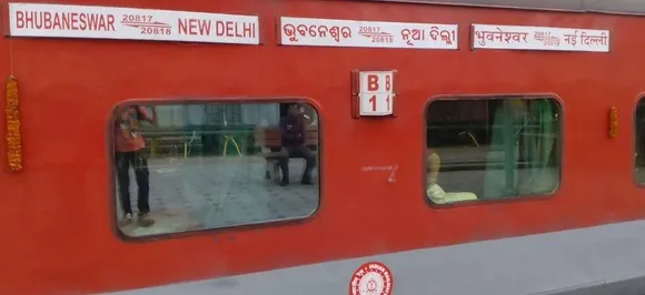 20 passengers on board Delhi-Bhubaneswar Rajdhani fall ill after having rail food