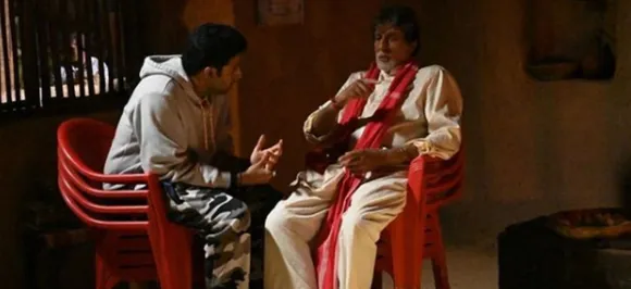 Amitabh Bachchan points out hilarious resemblance between him and 'dearest friend' Abhishek
