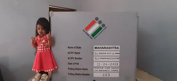 Lok Sabha Polls 2019: World's shortest woman, Jyoti Amge casts vote in Nagpur