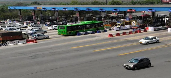 Gurugram driver drags toll staffer on bonnet for 6 km, says even 'police doesnâ€™t stop me'