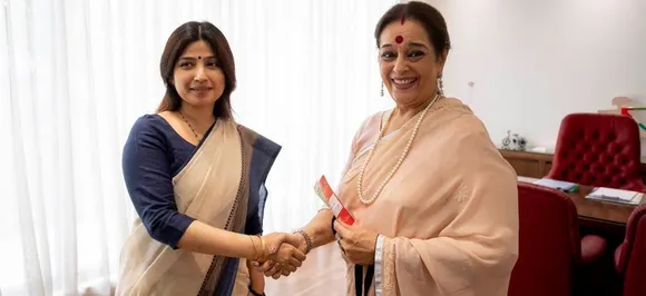 Shatrughan Sinha's wife Poonam Sinha joins SP, to contest against Rajnath Singh from Lucknow