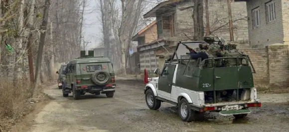 Vehicle carrying Army intelligence personnel attacked by terrorists in Kashmir's Kulgam, 2 soldiers injured 
