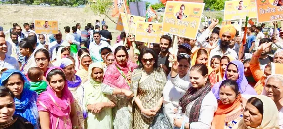Feels betrayed, says Vinod Khannaâ€™s wife Kavita after denied ticket from Gurdaspur Lok Sabha seat