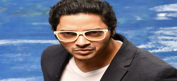Shreyas Talpade lends helping hand to a young girl