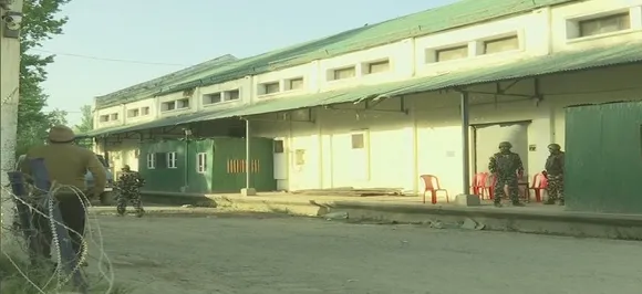 Lok Sabha Polls 2019: Stone pelting near polling booths in Jammu and Kashmir's Kulgam