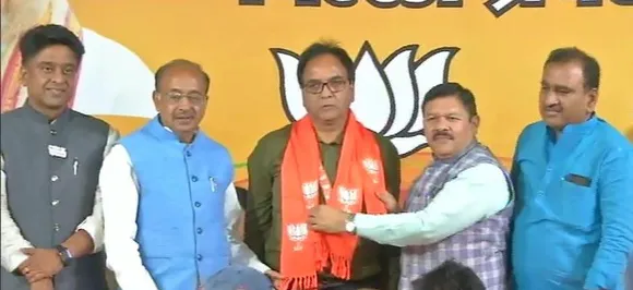 Anil Bajpai, AAP MLA from Delhi's Gandhi Nagar, joins BJP in presence of Vijay Goel