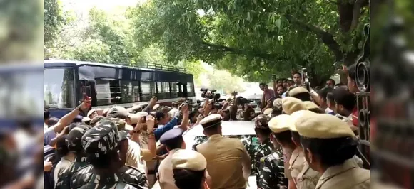 Activists protest against clean chit to CJI Gogoi, Section 144 imposed outside Supreme Court