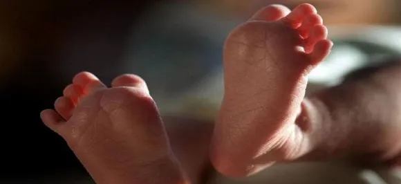 â€˜Shakiraâ€™ delivers baby on moving train  