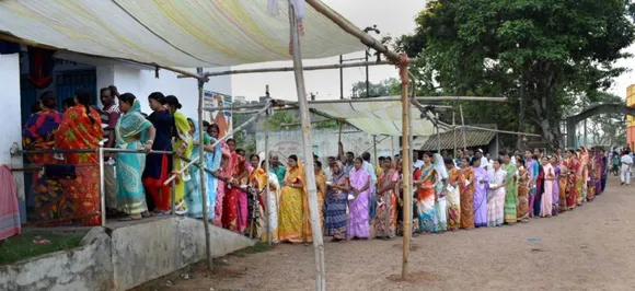 Amid violence, West Bengal records over 80 per cent polling in 8 Lok Sabha seats
