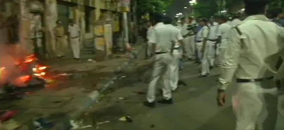 Lok Sabha Polls | Left student activists attack Amit Shah's convoy in Kolkata