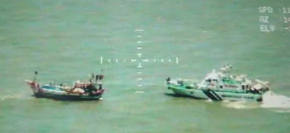 Pakistani boat, carrying 192 packets of narcotic substances, captured by Indian Coast Guard