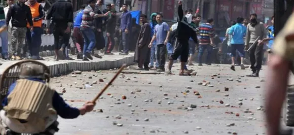 Clashes erupt between Ganderbal college students, security forces over killing of Zakir Musa