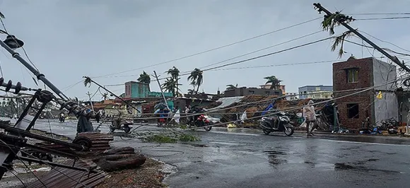 A month after Cyclone Fani, 1.64 lakh families still in darkness in Odisha 