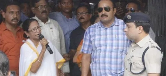 Junior doctors in West Bengal call off week-long strike after Mamata Banerjee accepts demands