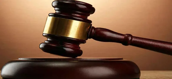 Murder accused hurls slipper, abuse at judge; booked