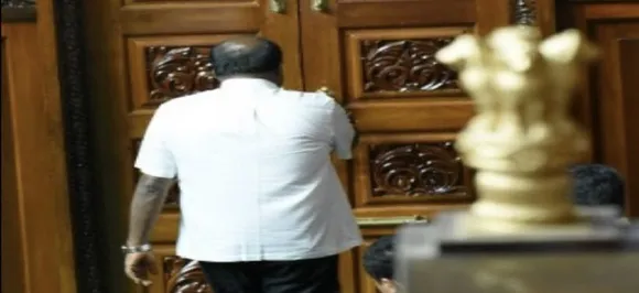 Kumaraswamy government in trouble after 11 Congress-JDS MLAs quit Karnataka Assembly