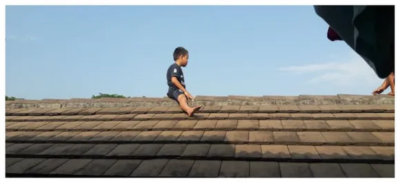 5-year-old boy climbs onto medical clinicâ€™s roof, refuses to come down to avoid circumcision
