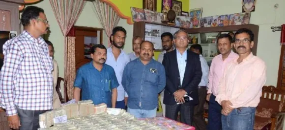 Telangana ACB raids home of 'best tehsildar', Rs 93.5 cash, 400 gm gold recovered 