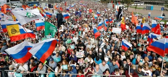 Over 20,000 people packed Moscow square to demand free, fair local polls