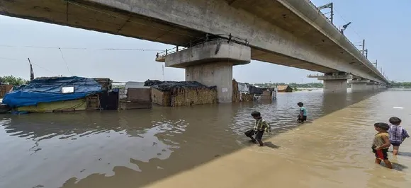 Flood alert in Delhi as Yamuna breaches danger mark, Arvind Kejriwal to chair emergency meet