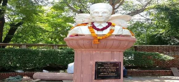 Busts of Savarkar, others removed from campus by ABVP-led DUSU