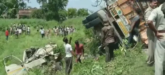 16 killed after truck overturns in UPâ€™s Shahjahanpur 