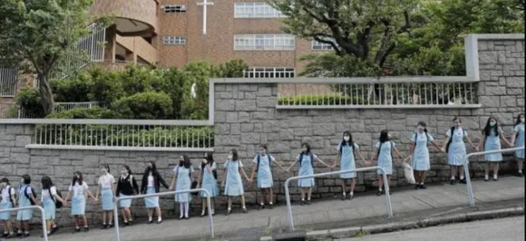 Hong Kong Students Form Human Chains In Continuing Protests
