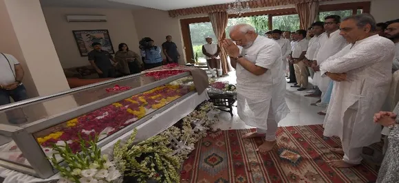 PM Modi Pays Tribute To Ram Jethmalani At His Residence