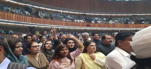 Watch: Pakistan Parliament In Chaos As Lawmakers Fight During President's Address