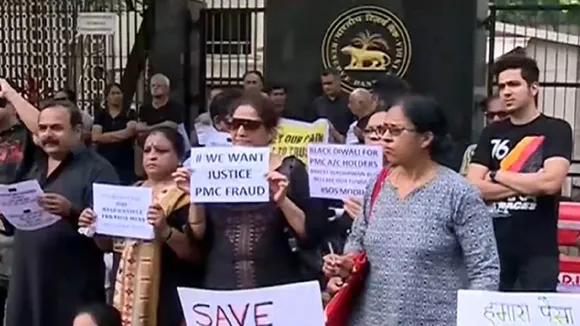 PMC Bank Account Holders Stage Protest Outside RBI Headquarters In Mumbai