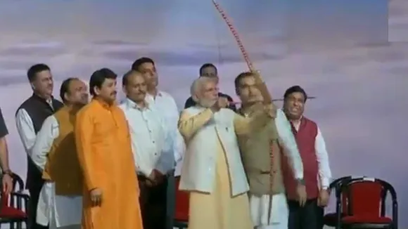 PM Modi Burns Ravan Effigy To Celebrate Dussehra Festival At DDA Ground In Delhiâ€™s Dwarka