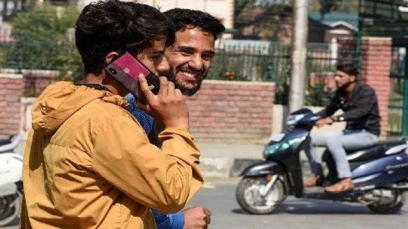 Kashmir Says 'Hello' As Postpaid Mobile Phone Services Restored, But Without Internet