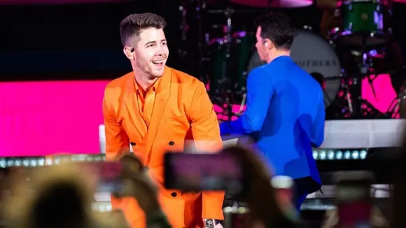 Priyanka Chopraâ€™s Husband Nick Jonas Repeatedly Groped By Fan During LA Concert, Netizens Call It â€˜Disgustingâ€™