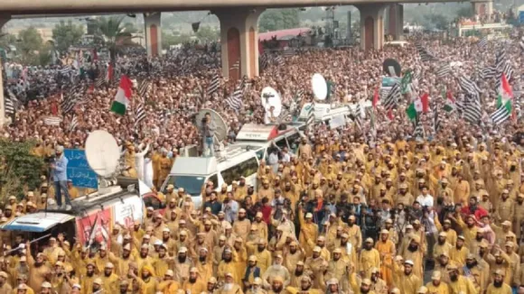 Pakistan: Protesters Stage Sit-In, Demand PM Imran Khan's Resignation