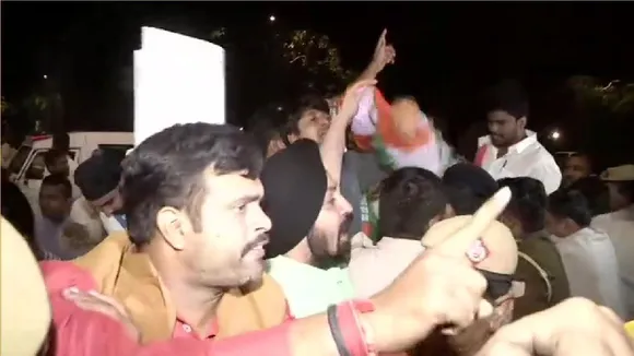 Congress Protests Outside Amit Shah's Residence After Removal Of Gandhi Family's SPG Security