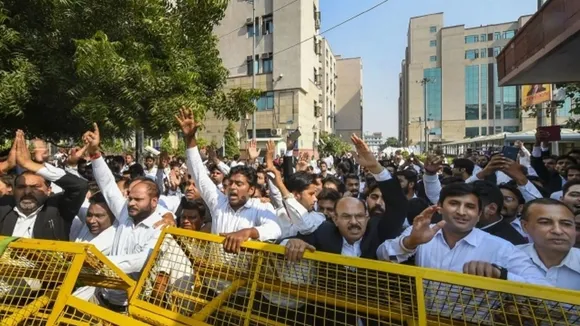 Tis Hazari Clash: Delhi Lawyers Suspend Strike For Time Being