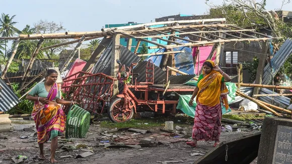 7 Killed As Cyclone 'Bulbul' Disrupts Normal Llife In Bengal