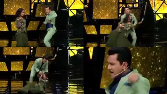Indian Idol 11: Neha Kakkar Falls On Stage While Dancing With Host Aditya Narayan, Watch VIDEO 