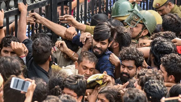 JNU Announces Partial Rollback In Fee Hike: Why Students Still Not Happy?