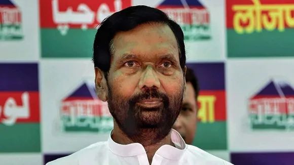 Ram Vilas Paswan Hits Back At Kejriwal, Challenges Him To Serve Tap Water At Official Meetings