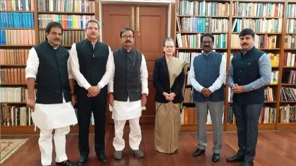 Shiv Sena MPs Meet Sonia Gandhi, Will Boycott Joint Sitting Of Parliament