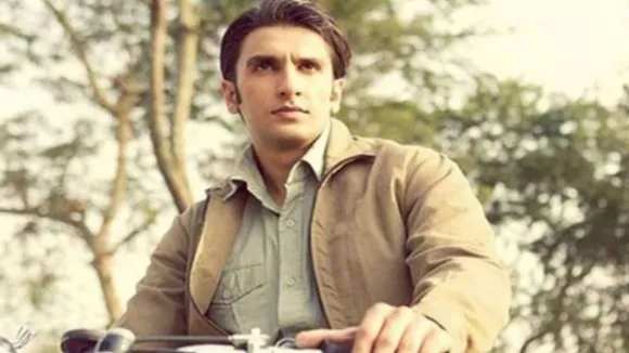 WHAT! Ranveer Singh Used To Staple His Stomach To Display Pain On Camera During Lootera Shoot!