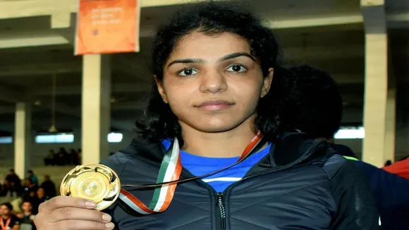 Sakshi Malik, Vinesh Phogat Secure Gold In Wrestling National Championships